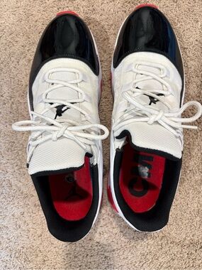 Nike White Black Red Low-Top Basketball Sneakers